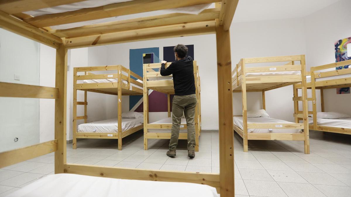 Alguns dels llits habilitats a l’antiga UNED pel Pla de Fred.