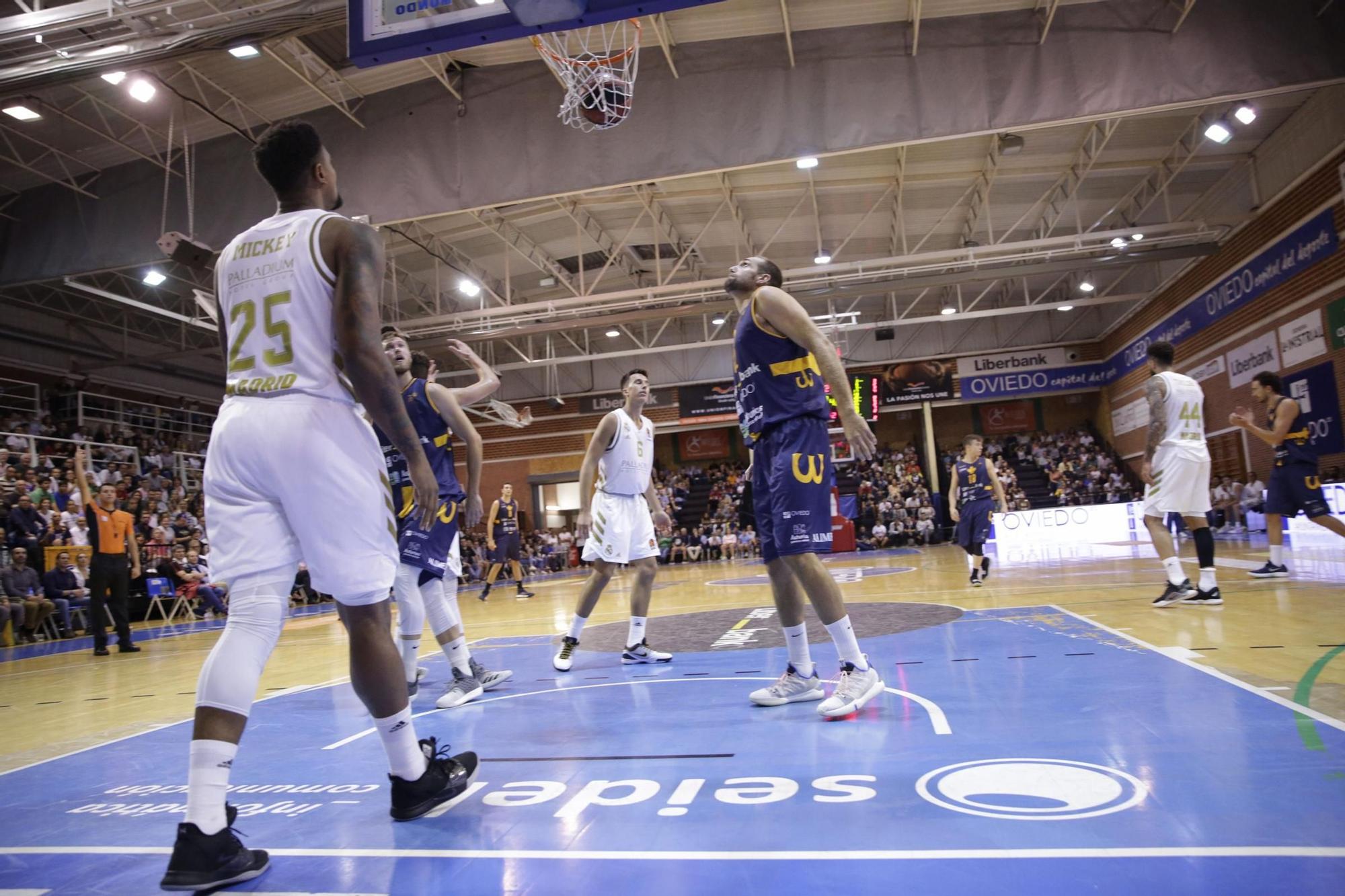 Oliver Arteaga con el Liberbank Oviedo Baloncesto