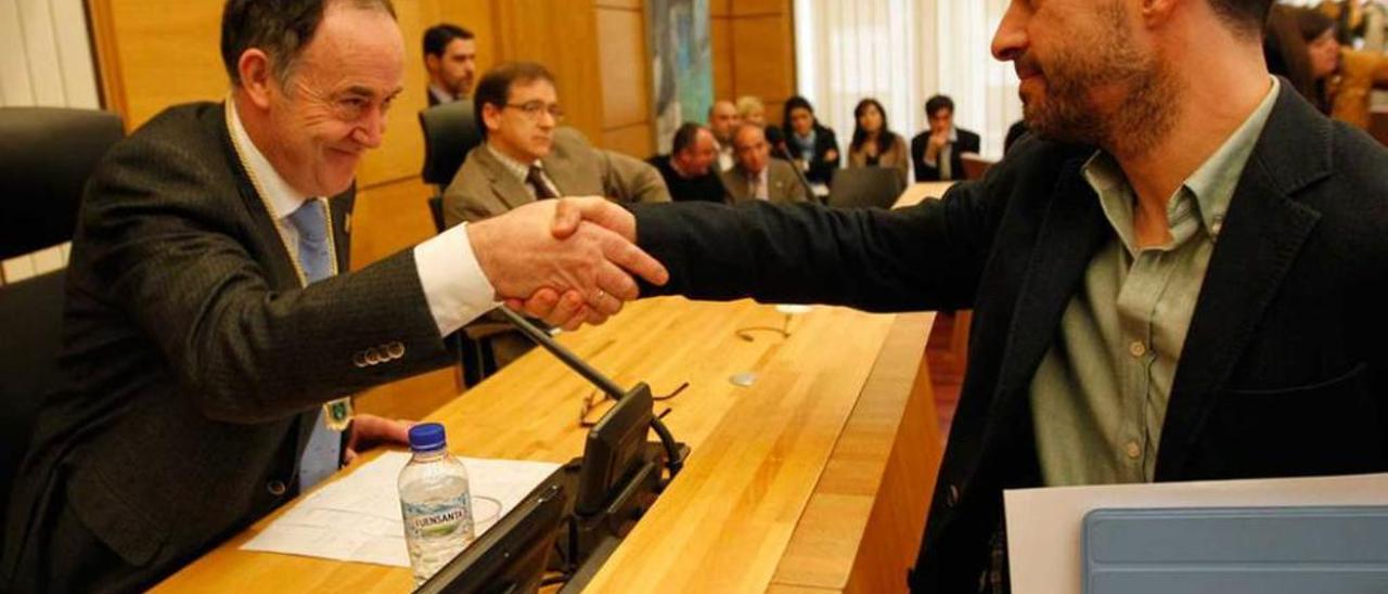 Llosa y García, estrechándose la mano en el anterior mandato.