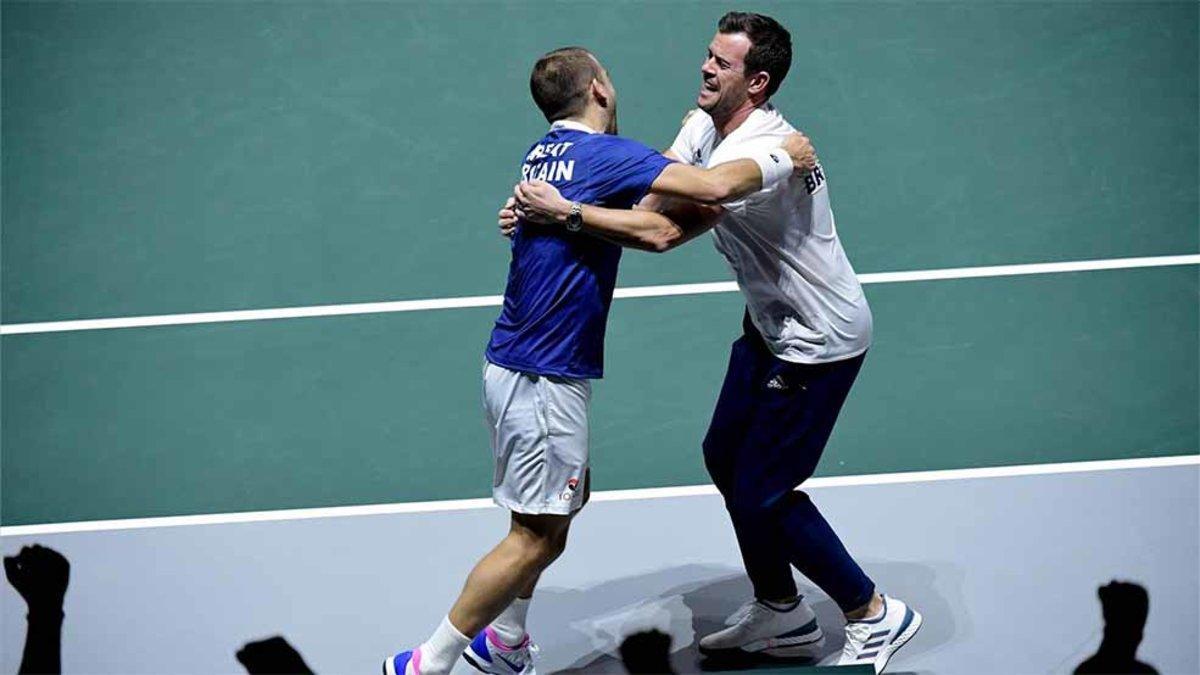 Evans celebrando el histórico triunfo con su capitán