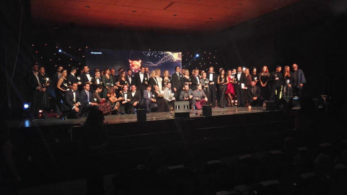 Foto de familia de los premiados en esta edición.
