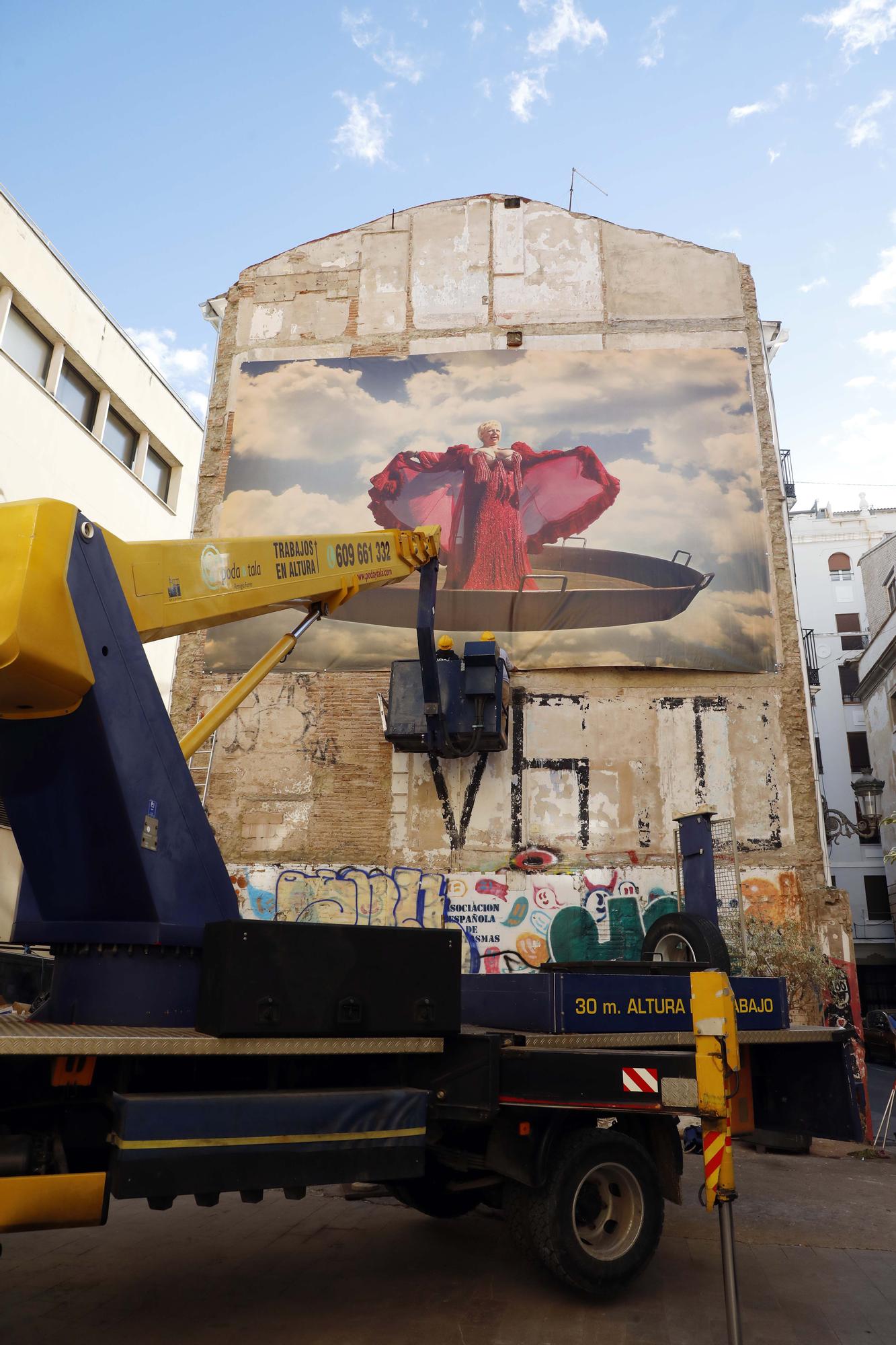 El mural de Rosita Amores vuelve a la calle Corretgería