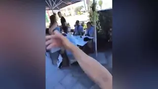 Vídeo: Un grupo de israelíes, expulsado por un hostelero en Vigo