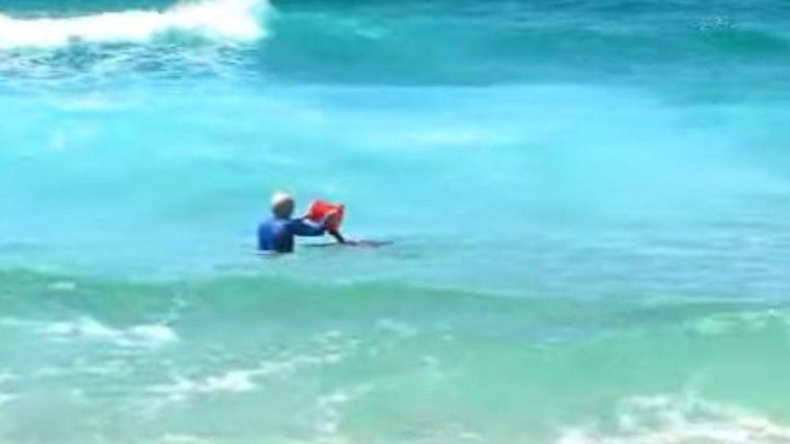 Si ves esto en el agua de una playa de la Región de Murcia, no te metas: el peligro &#039;invisible&#039; que amenaza el baño