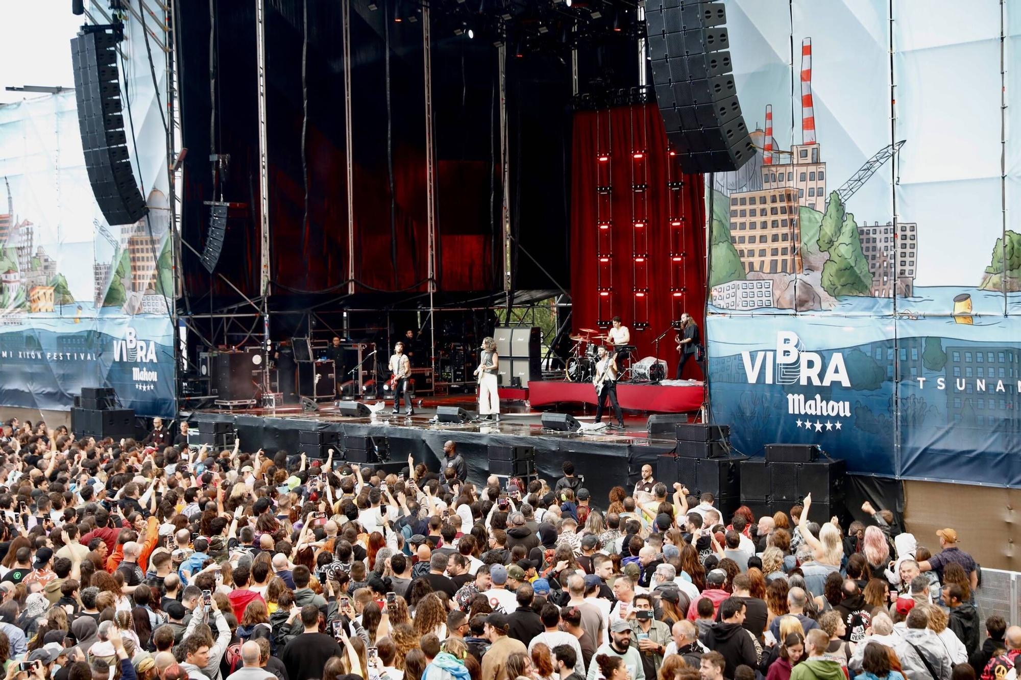 EN IMÁGENES: Gran éxito del Tsunami con "Bad Religion" como gran gancho