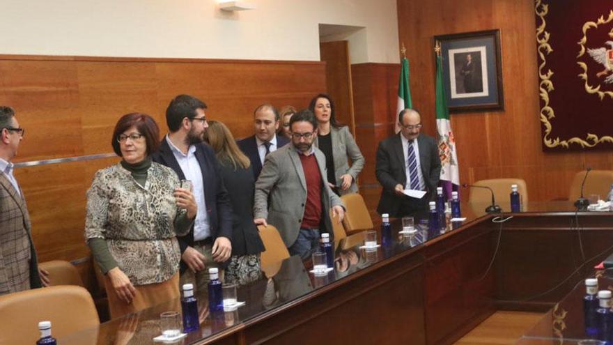 Ledesma convoca el pleno de la moción de censura 14 días antes de los comicios