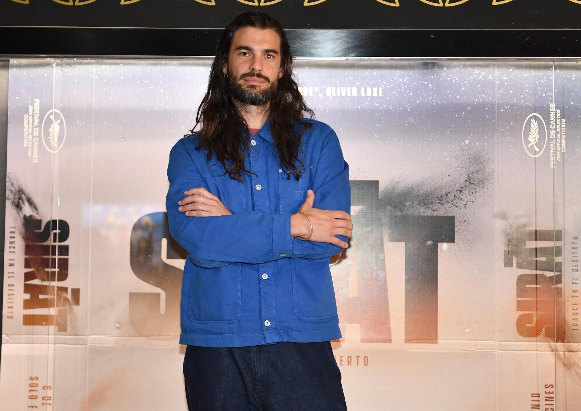 Oliver Laxe acude al estreno en salas de &#039;Sirat&#039; en A Coruña