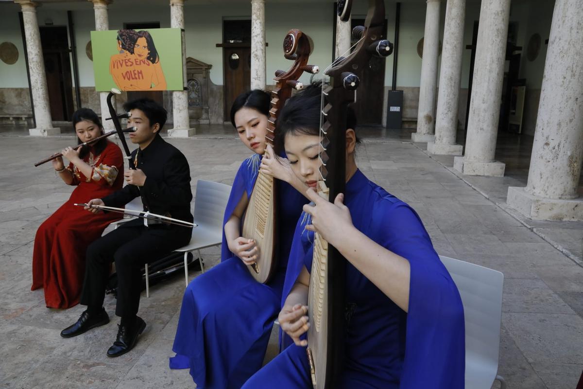 El acto ha contado con la participación artística de la Orquesta Folklórica de  NENU.
