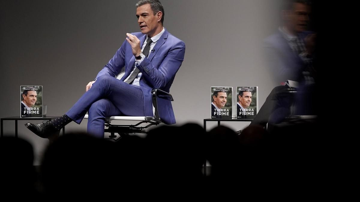 Pedro Sánchez durante la presentación de su último libro "Tierra firme".