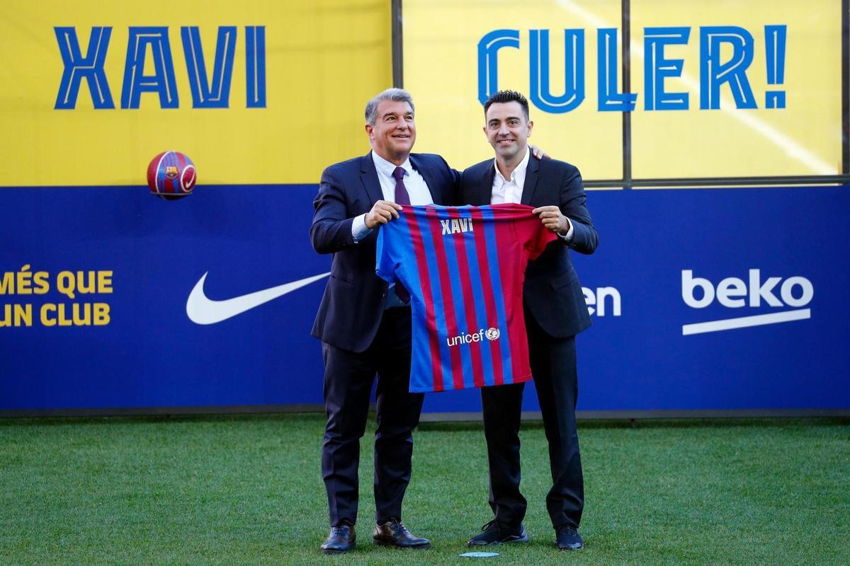FC Barcelona’s new head coach, Xavi Hernandez (R), poses with FC Barcelona’s President, Joan Laporta, during his presentation at Camp Nou stadium in Barcelona, Spain, 08 November 2021. Xavi Hernandez left Al-Sadd club of Qatar to lead FC Barcelona for the rest of the current season and two more seasons. EFE/ Alejandro Garcia