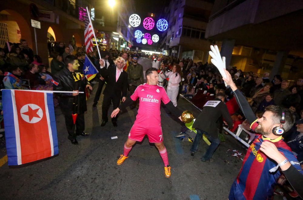 La sátira llena las calles de Benidorm en el Desfile del Humor