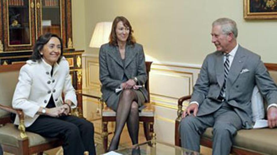 Rosa Aguilar mantiene un encuentro &quot;cordial y fructífero&quot; con el Príncipe Carlos