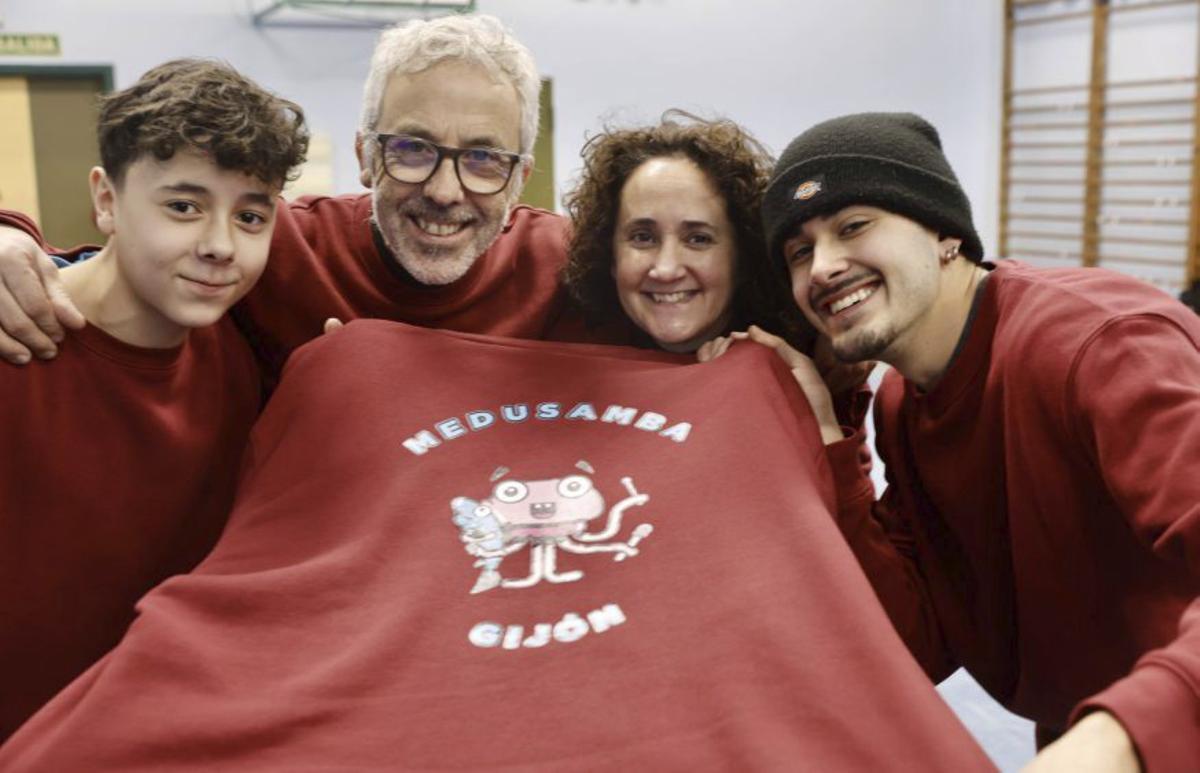 Por la izquierda, Ian Díaz, Guillermo Díaz, Erika Feito y Nel Díaz. | MARCOS LEÓN