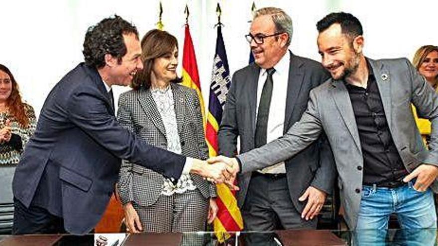 Imagen de la firma del protocolo, ayer por la mañana, en la sede del Consell de Ibiza.