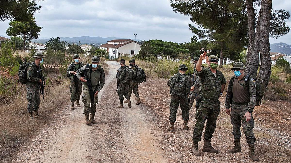 Un grupo de militares, ayer en las instalaciones de Sa Coma.