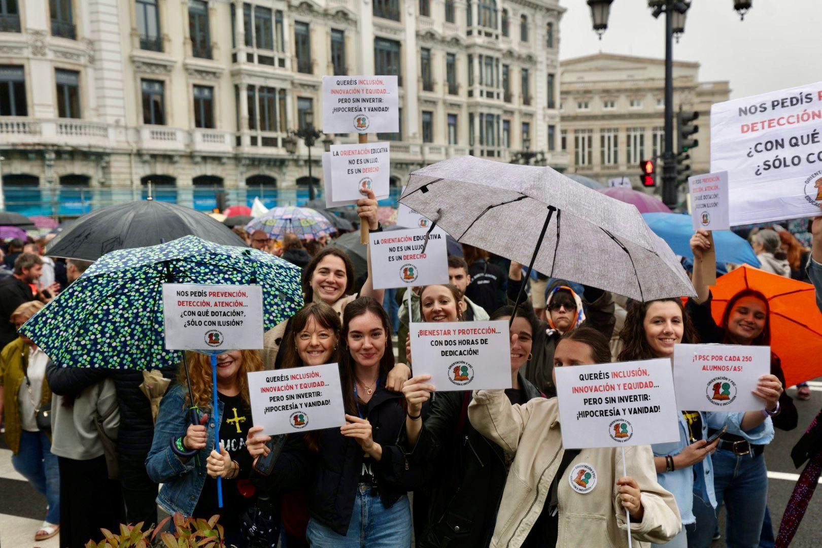 EN IMÁGENES: Así fue la gran manifestación de profesores por la enseñanza pública asturiana