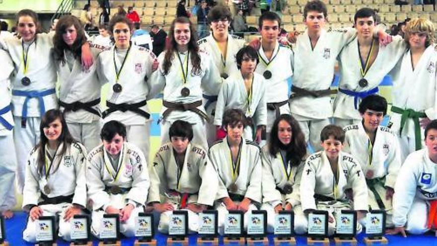 Los participantes del Judo Avilés en el Campeonato de Asturias cadete e infantil. / judo avilés