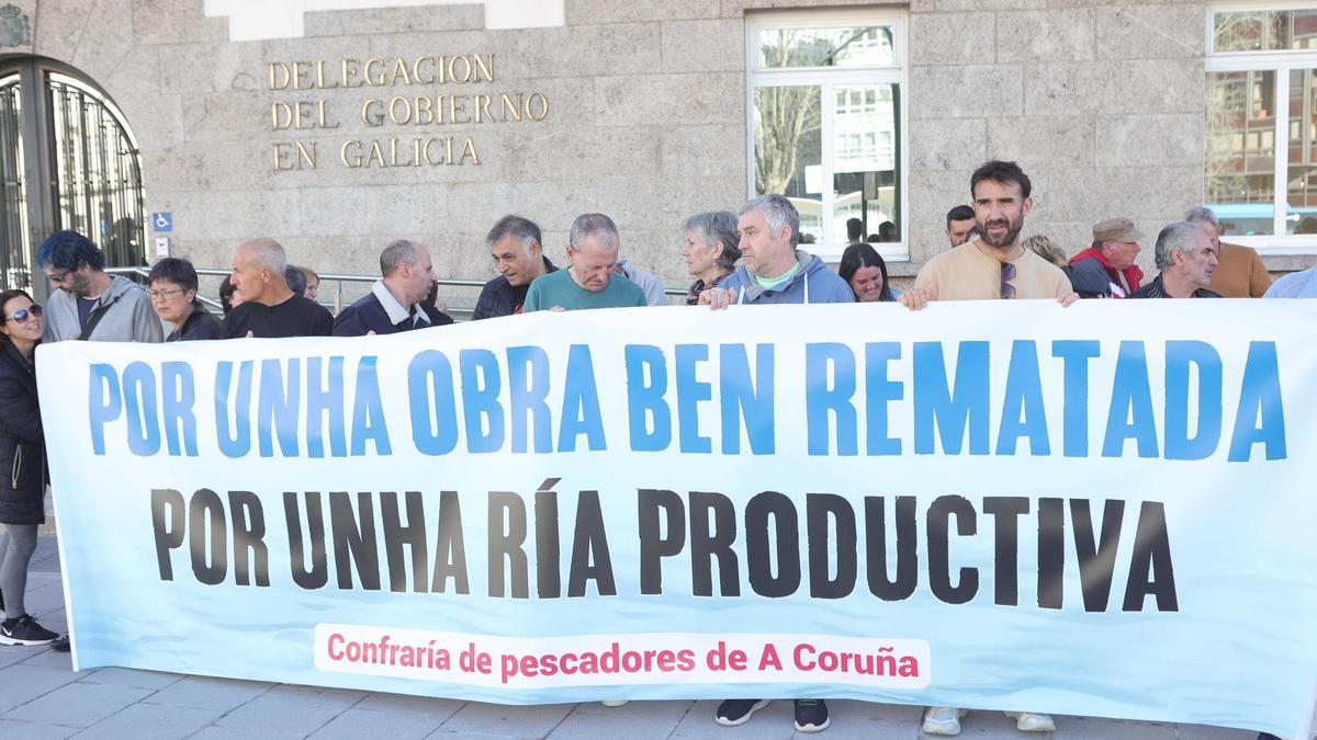 Protesta en A Coruña de los mariscadores de la ría de O Burgo