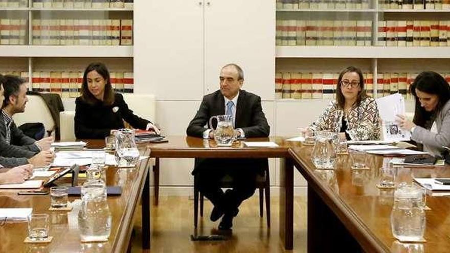 Reunión en Fomento, con Ferreiro y la conselleira de Infraestruturas y el secretario general de Infraestructuras.