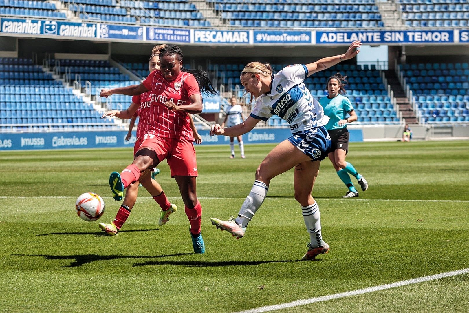 Partido futbol UDG Tenerife-Sevilla de Primera Iberdrola liga femenina