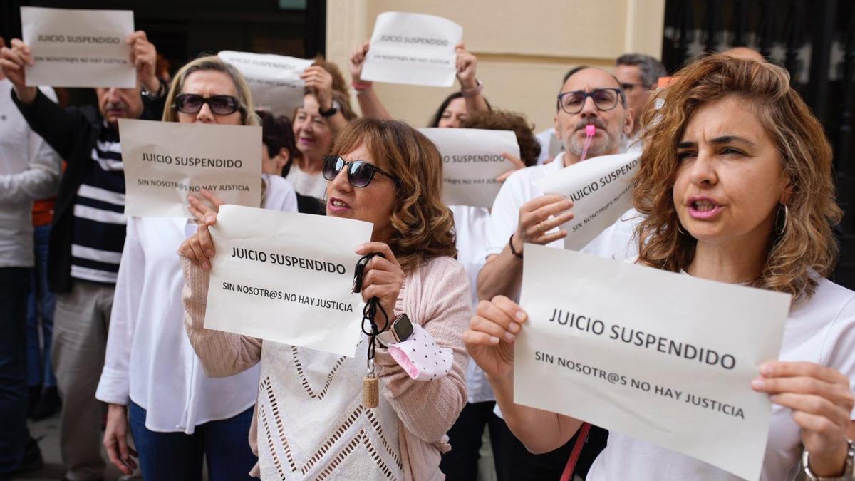 Funcionarios de Justicia, en la huelga, anuncian la suspensión del juicio de Baltar.