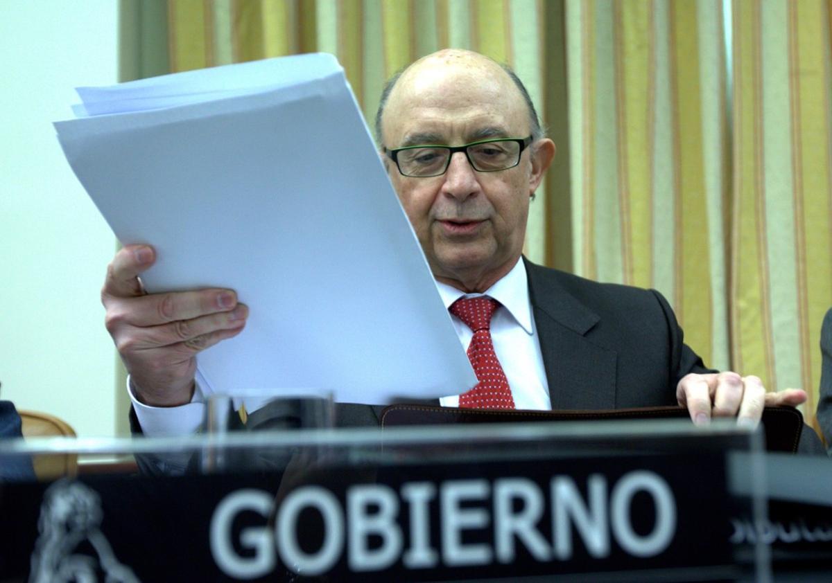 El ministro de Hacienda, Cristóbal Montoro, en una imagen de archivo. El ministro de Hacienda, Cristóbal Montoro, en una imagen de archivo.