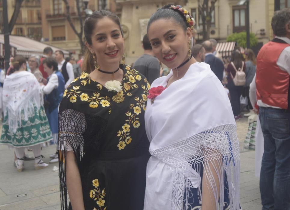 Ambiente en la plaza de las Flores en el Bando