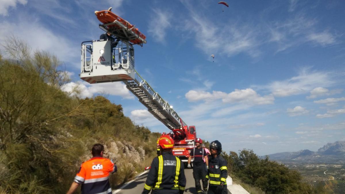 Sigue en la UCI el parapentista accidentado en la Sierra de Aras