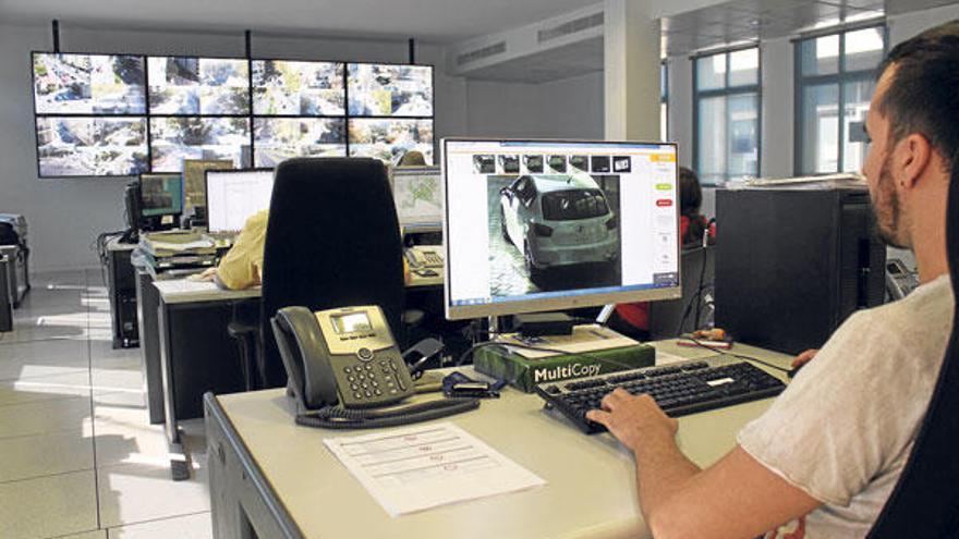 Kennzeichen-Kontrolle in Palmas Verkehrsleitzentrale.