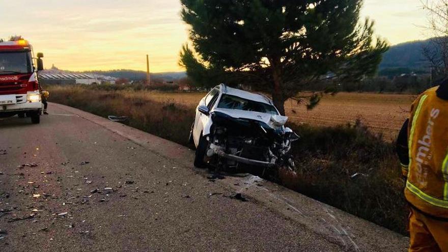 Dos heridos al colisionar de forma frontal dos vehículos entre Banyeres y Beneixama