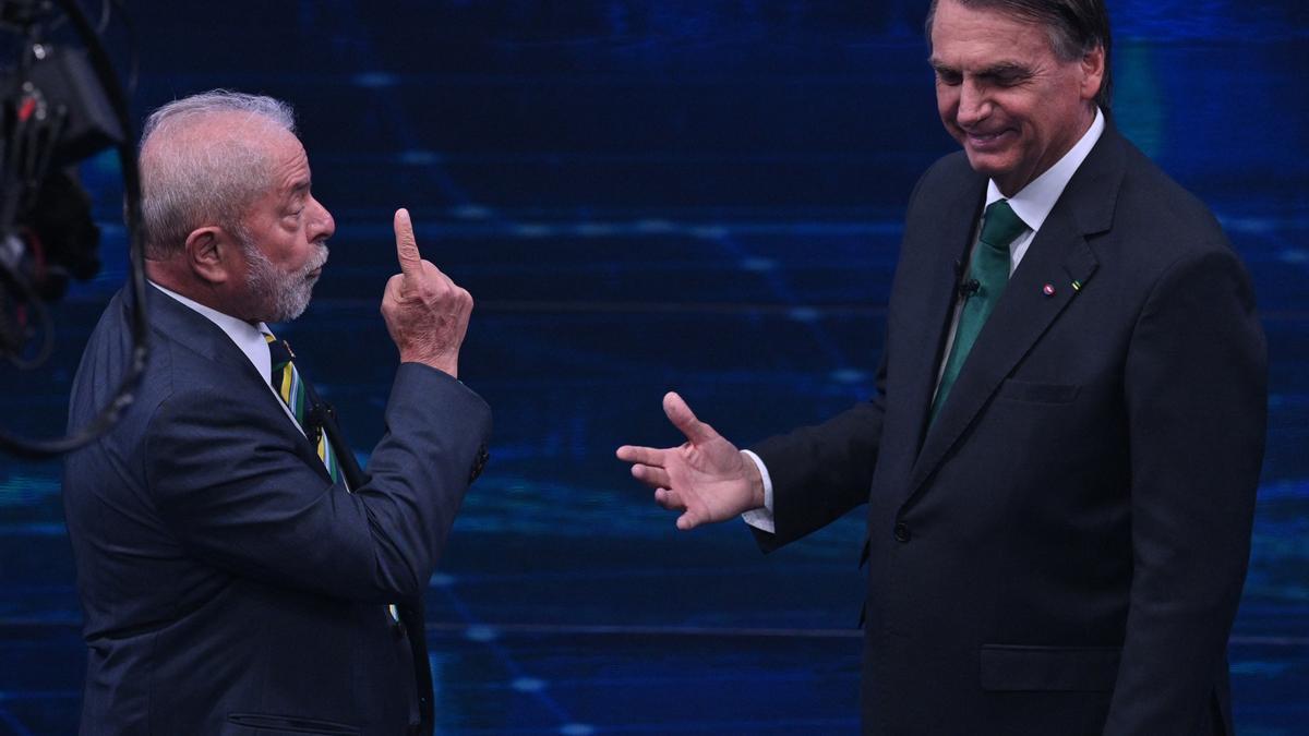 Lula y Bolsonaro, durante el debate televisivo que mantuvieron la noche del domingo.