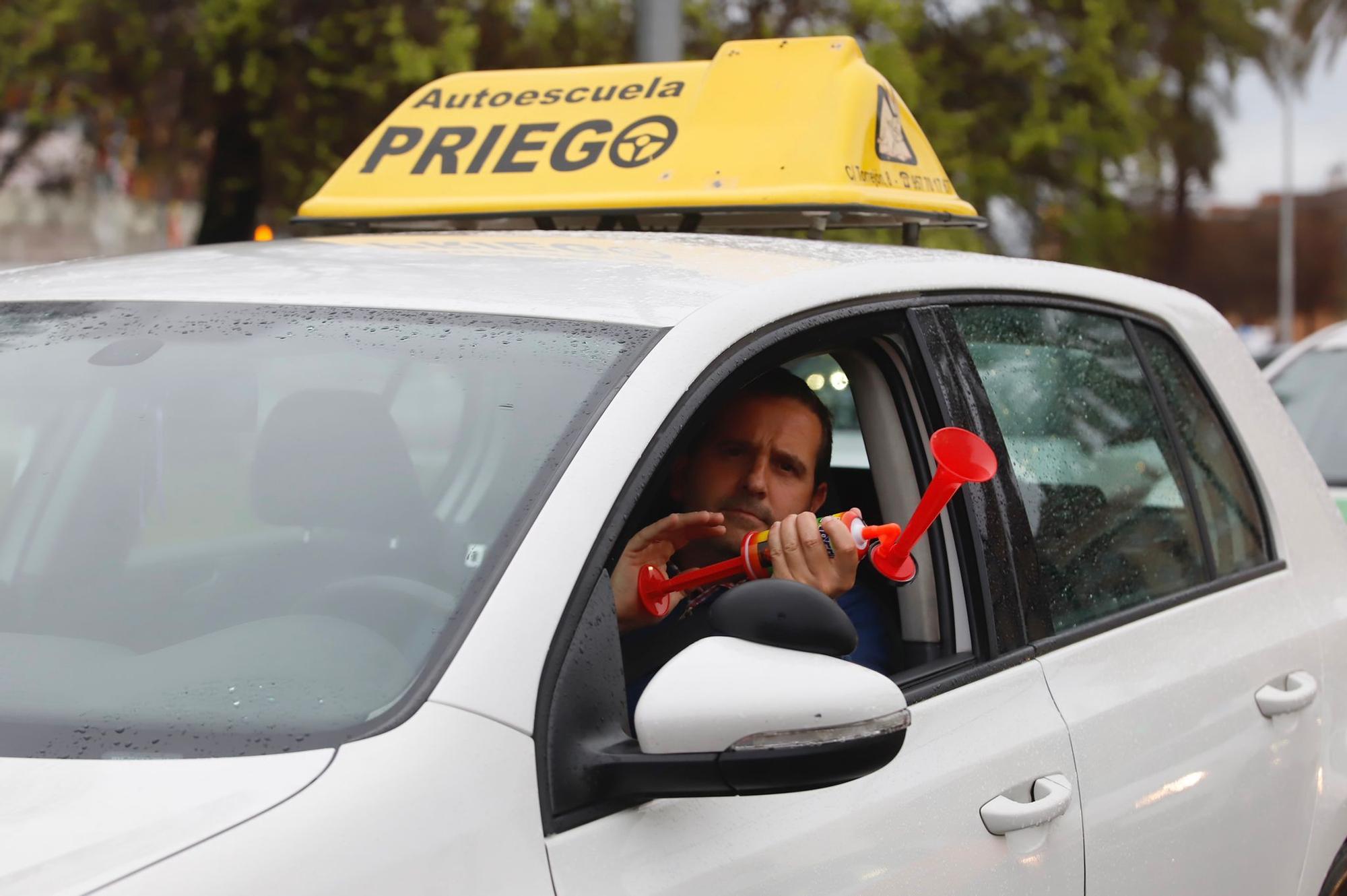 Las autoescuelas de Córdoba protestan para conseguir más exámenes