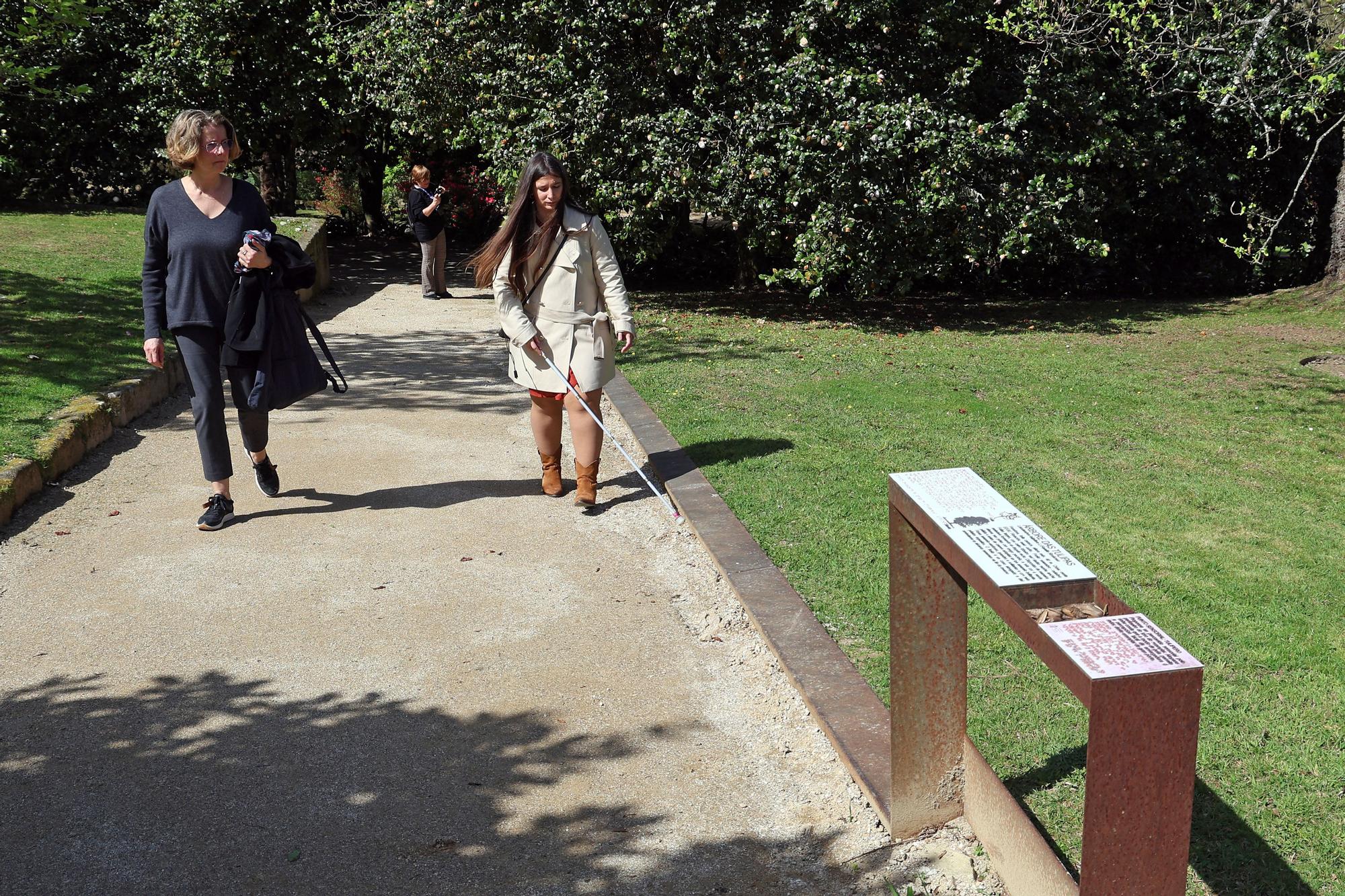 Las arquitectas que diseñaron el recorrido sensorial e inclusivo de los jardines históricos del Pazo Quiñones de León llaman a conservarlo y disfrutarlo entre todos
