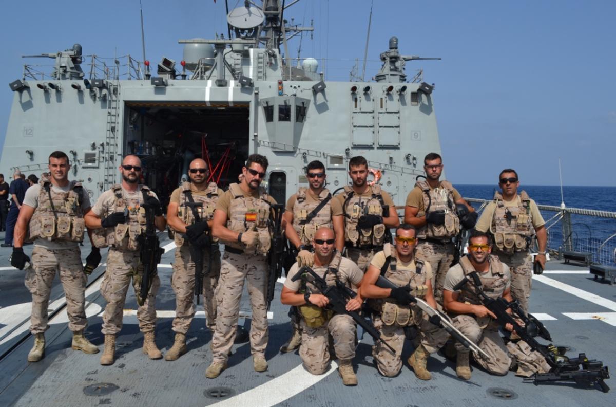 Cristóbl Colón firkateyninin güvenlik operasyon ekibi (EOS) gemide.