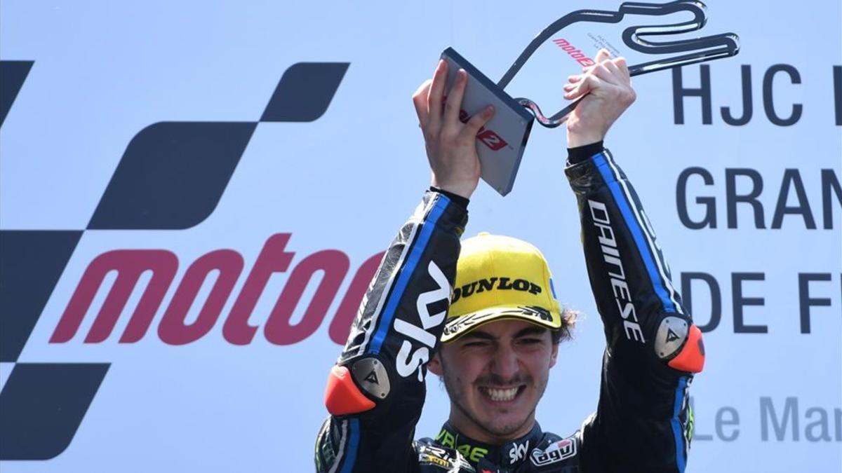 Bagnaia levanta el trofeo como ganador del GP de Francia