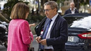 El conseller Rovira conversa con la rectora de la UA Amparo Navarro