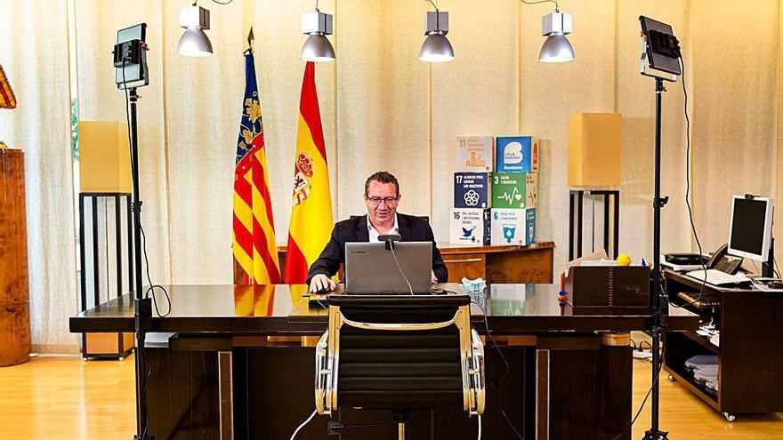 El alcalde de Benidorm, ayer, durante el encuentro digital de INFORMACIÓN.