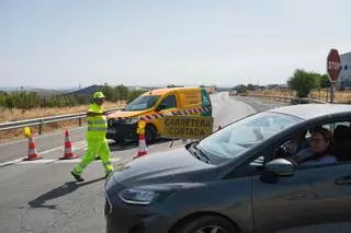 Valverde y Minas de Riotinto en Huelva suspenden sus fiestas por el incendio de Niebla: "Estamos muy cerca del peligro"