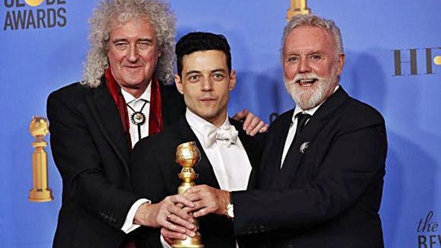 L&#039;actor Rami Malek, de «Bohemian Rhapsody», amb Brian May (esquerra) i Roger Taylor (dreta).