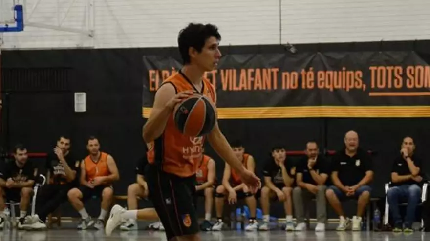 VÍDEO | Cistella de Pau Castillo en l'últim minut del Bàsquet Vilafant-Quart