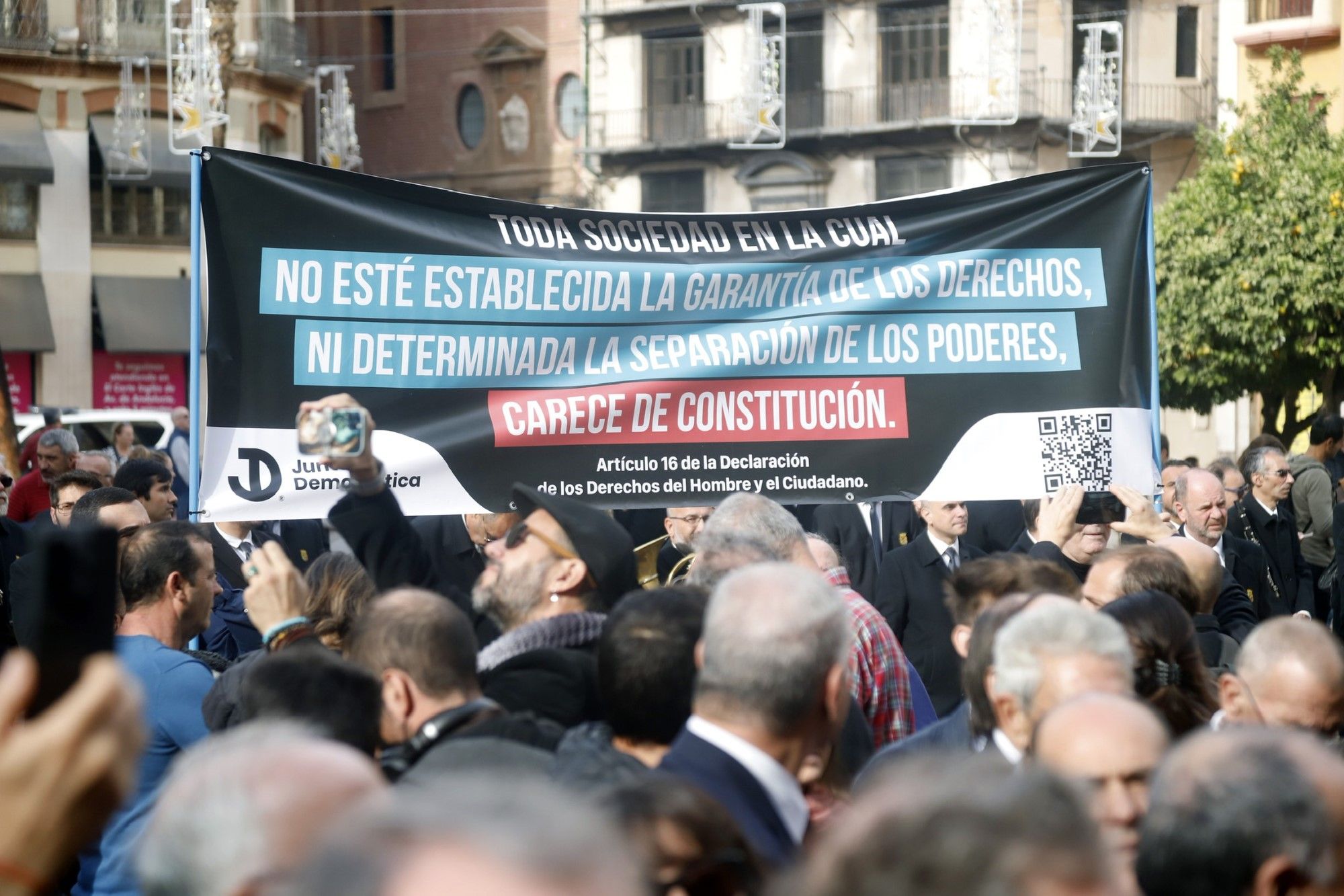 Málaga celebra el 44 aniversario de la Carta Magna con el izado de la bandera en la plaza de la Constitución