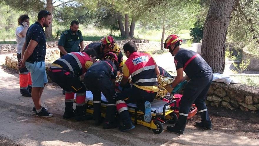 Una ciclista sufre una caída en Xàbia y se clava el manillar en la ingle