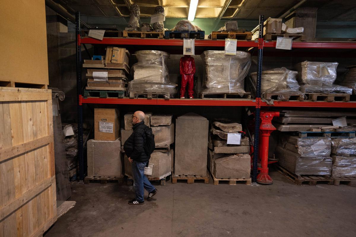 Imágenes de Almacén de Arte Público de Canyelles , durante la primera visita del mini festival OpenBarri.