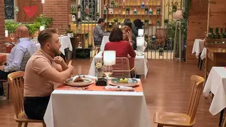 Se queda solo en First Dates tras este desagradable comentario
