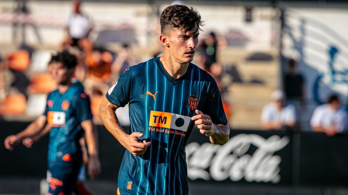 El Valencia venció al Alavés con su segunda equipación