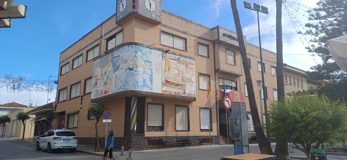 Fachada del Ayuntamiento de Benejúzar