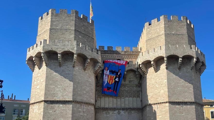 Pancarta contra Catalá y Mazón en las Torres de Serranos
