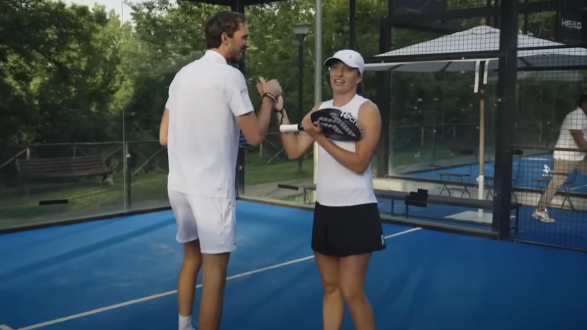 Daniil Medvedev e Iga Swiatek, como pareja de pádel