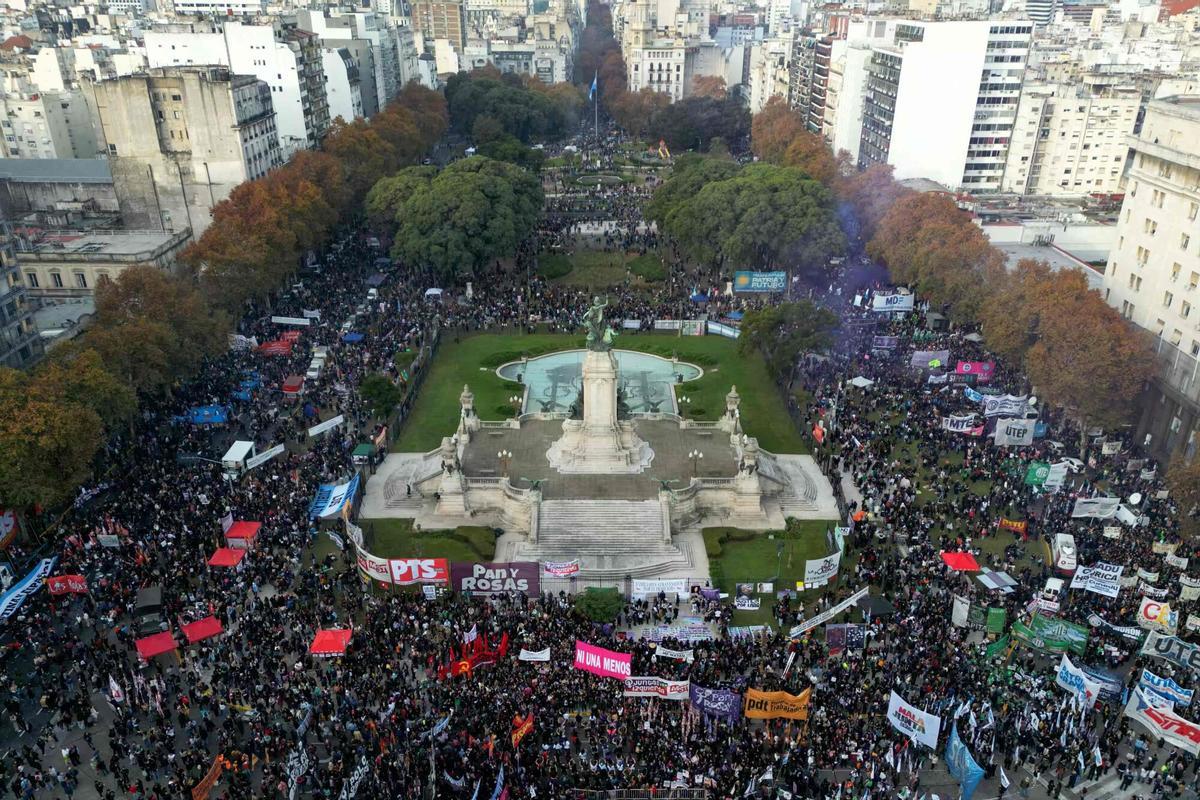 Manifestació a l’Argentina per la violació i assassinat d’una jove