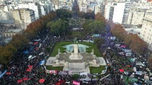 Manifestació a l’Argentina per la violació i assassinat d’una jove
